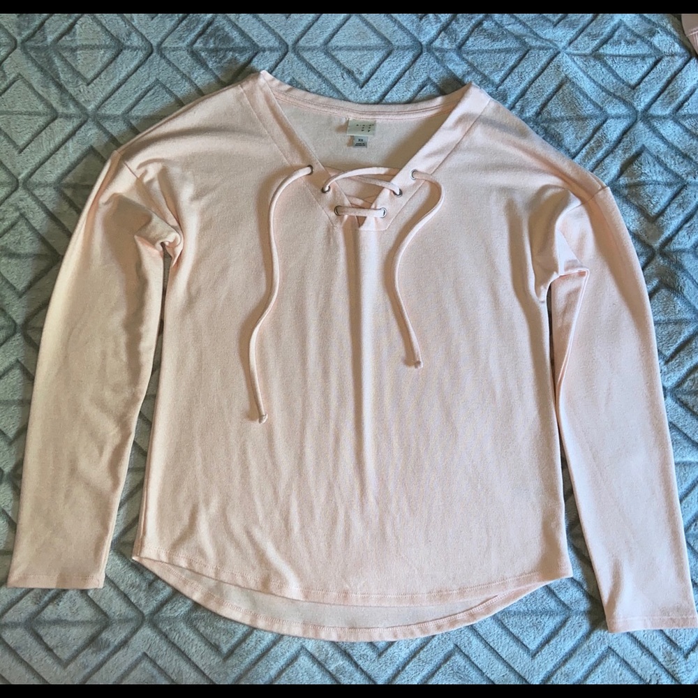 a•n•d eawy crisscross tie long sleeve